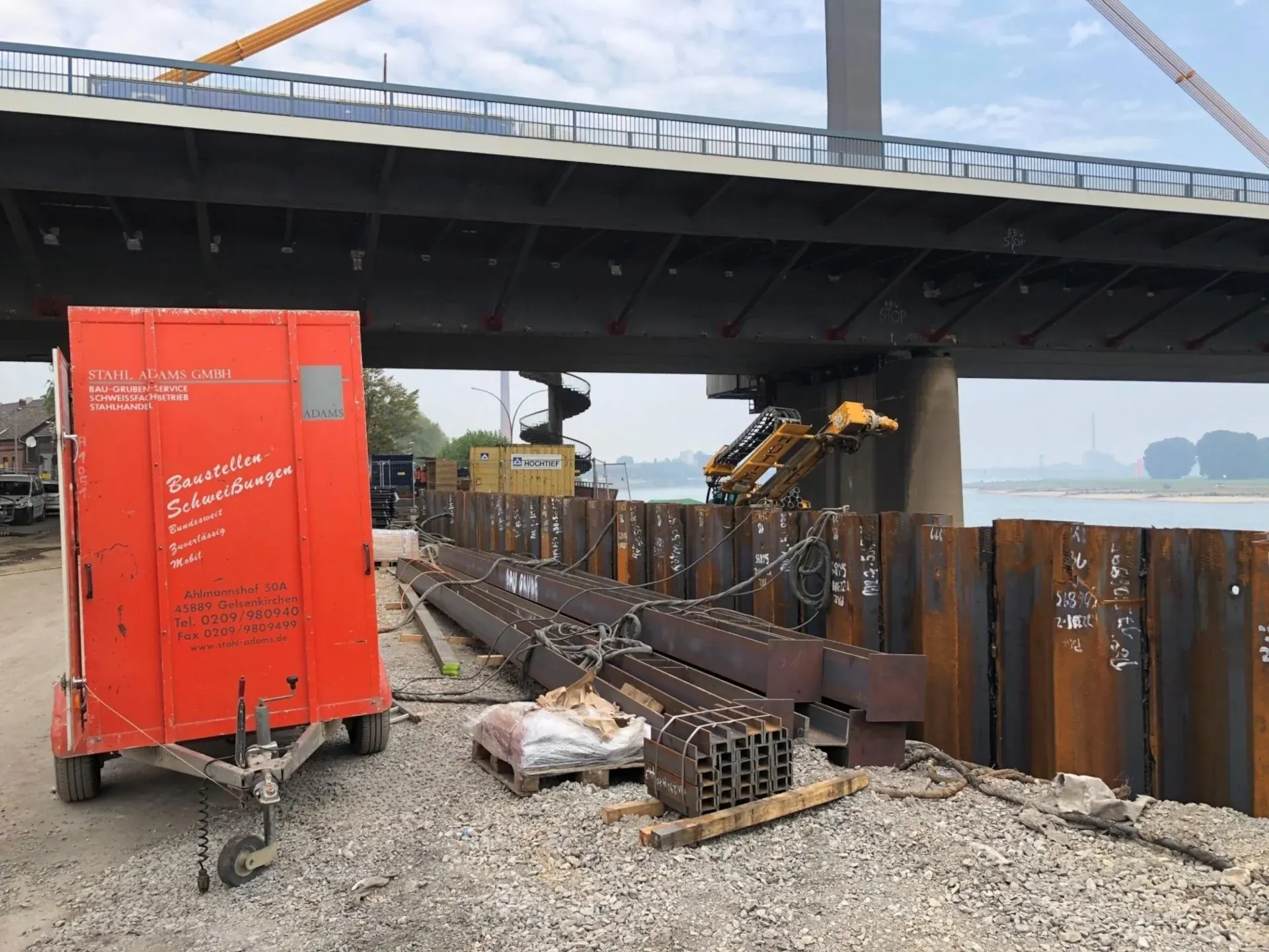 Baugrubensicherung bei Brücke und Fluss